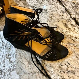 Women’s short wedge sandals, 9.5